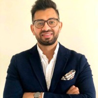 Sarwar Khan headshot